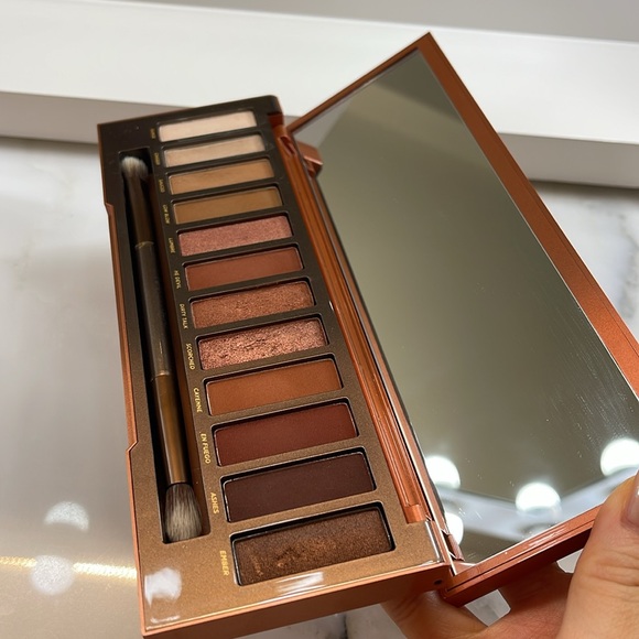 Urban Decay Naked Heat Matte Eyeshadow Palette Versatile Copper Eyeshadow Shades - Picture 7 of 13